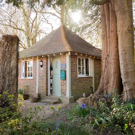 Old Mill Lodge By Huluki Sussex Stays Hurstpierpoint Exterior foto