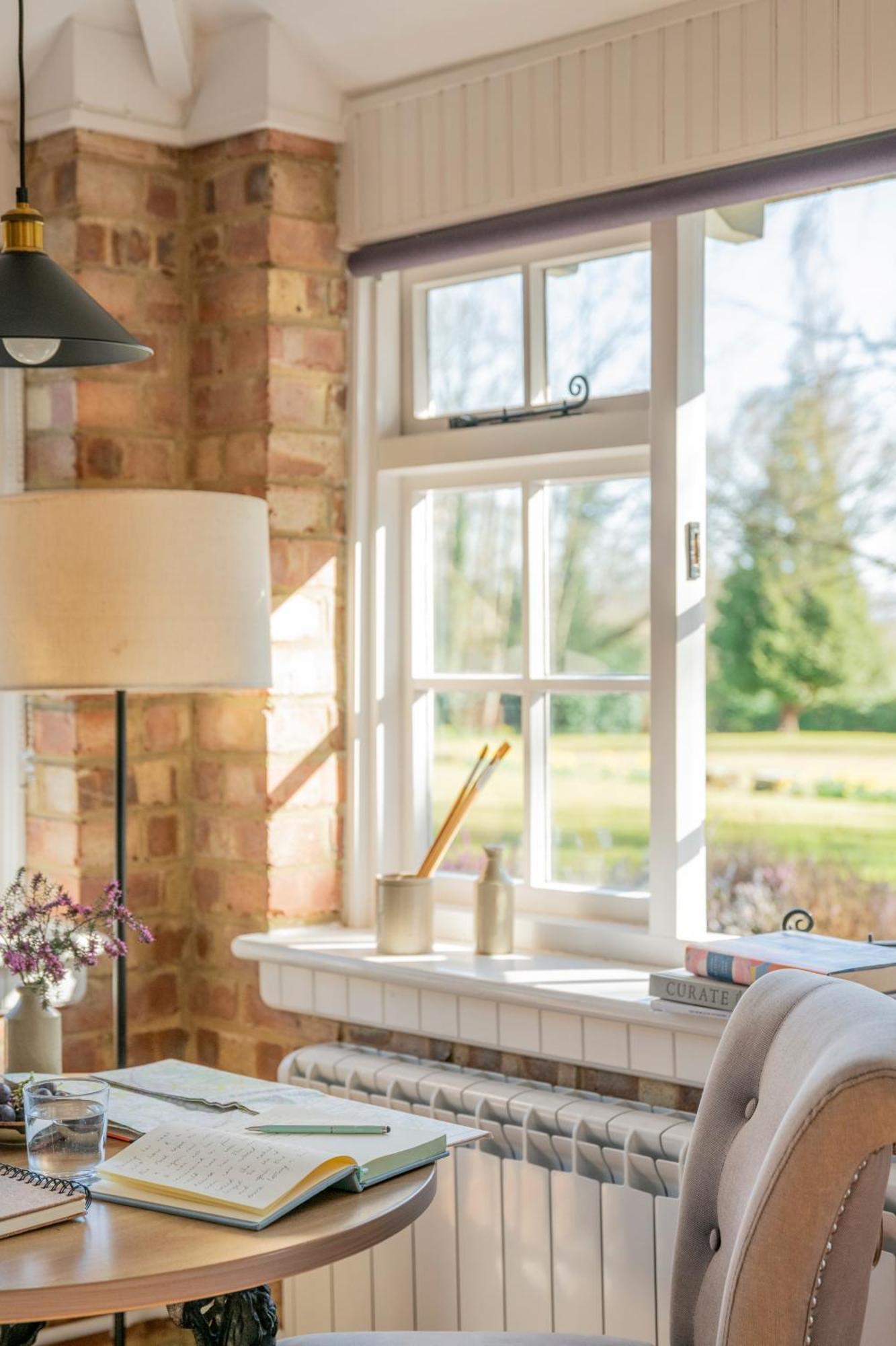 Old Mill Lodge By Huluki Sussex Stays Hurstpierpoint Exterior foto